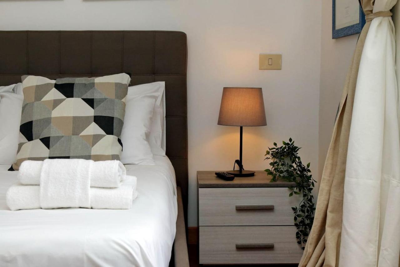 Colosseo Sunset Apartment โรม ภายนอก รูปภาพ