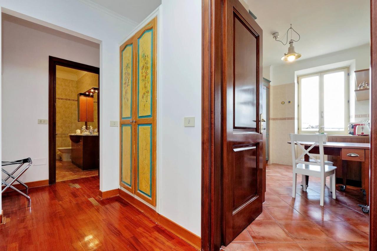 Colosseo Sunset Apartment โรม ภายนอก รูปภาพ