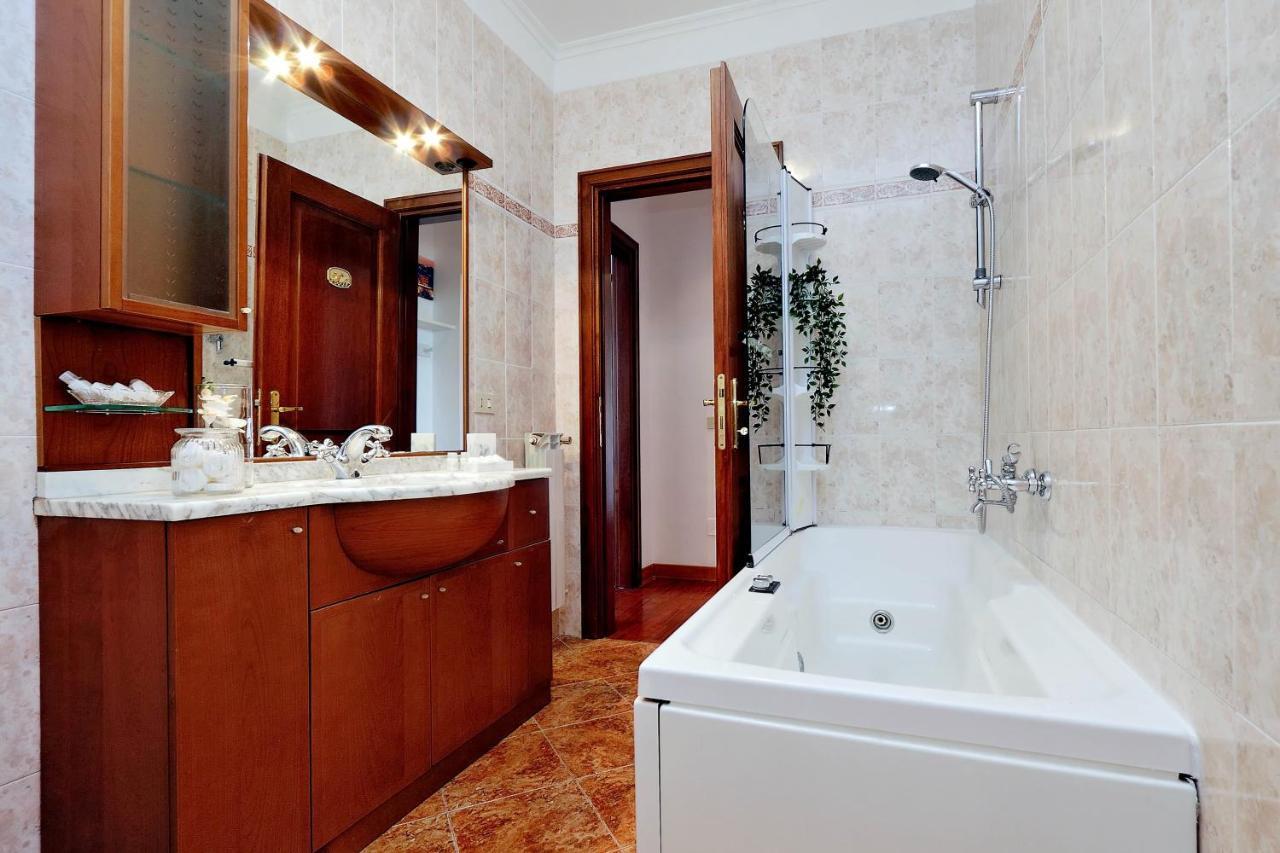 Colosseo Sunset Apartment โรม ภายนอก รูปภาพ