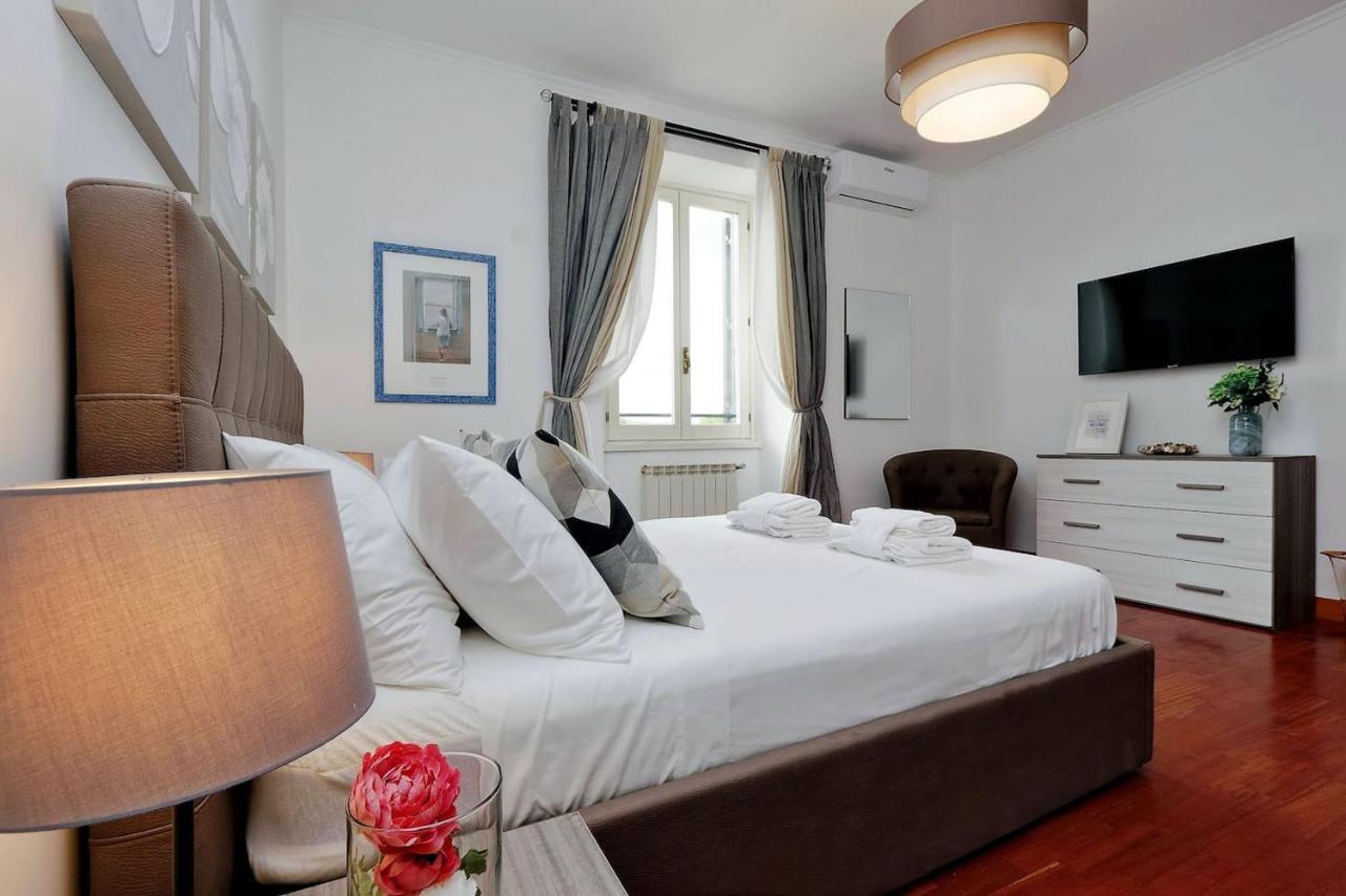 Colosseo Sunset Apartment โรม ภายนอก รูปภาพ