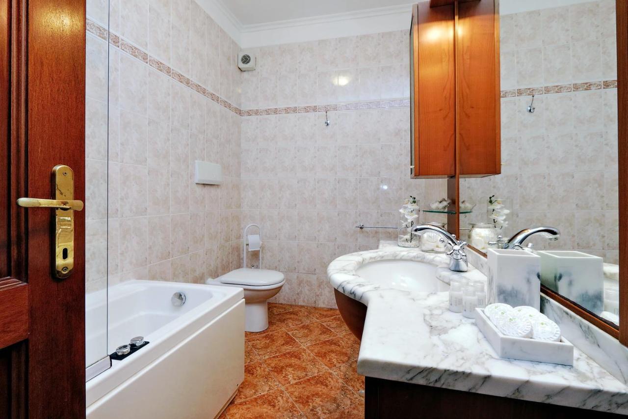 Colosseo Sunset Apartment โรม ภายนอก รูปภาพ