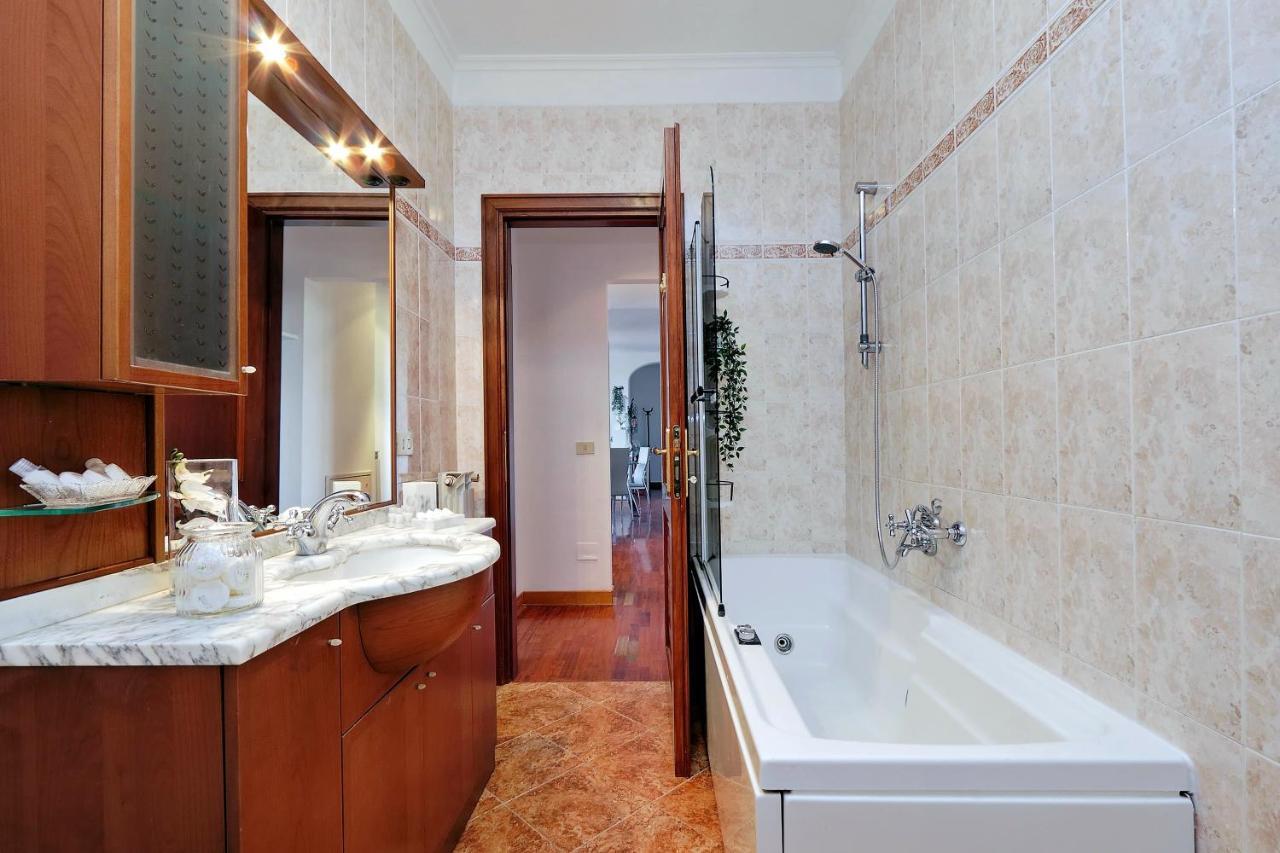Colosseo Sunset Apartment โรม ภายนอก รูปภาพ